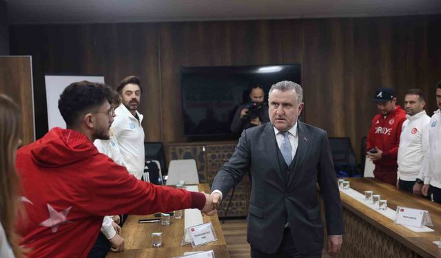 Kış Olimpiyatları Öncesi Bakan Bak’tan Milli Takıma Çıkarma