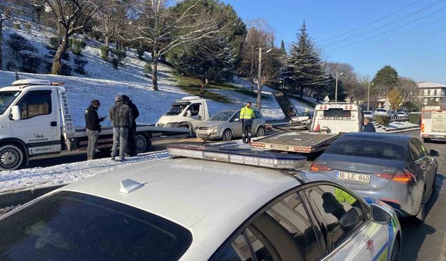 Çarptığı aracı karşı yöne savurdu: 4 yaralı