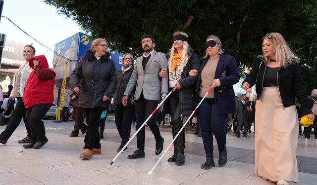 Mersin'de Beyaz Baston İçin Farkındalık Yürüyüşü