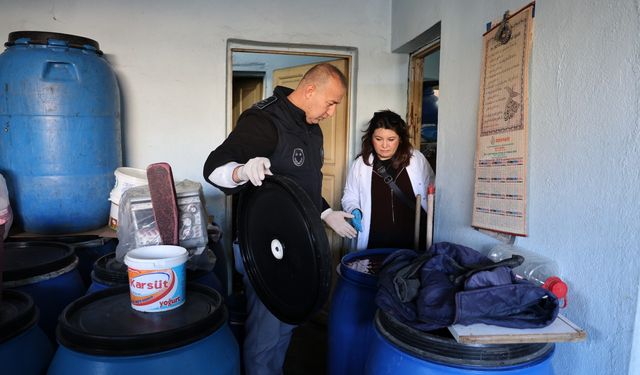Mersin'de Kaçak Şalgam Baskını; İmalathaneye Mühür