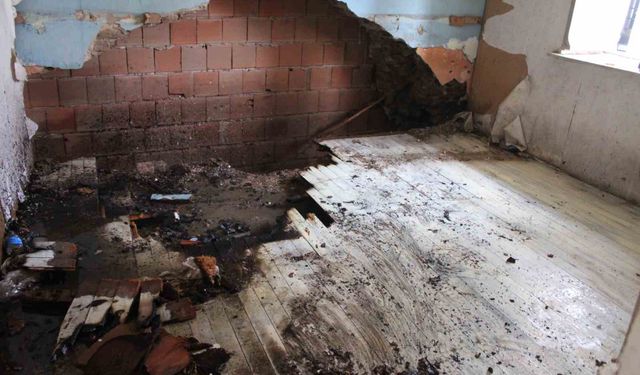 Metruk Binadaki Alevler Mahalleyi Sokağa Döktü