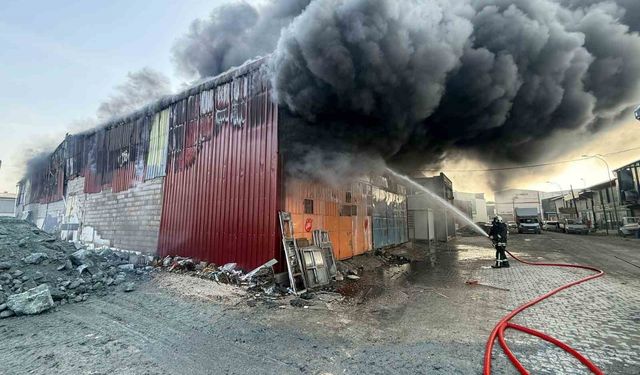 Mobilya Atölyesi Kül Oldu: Esnafın Ciğeri Yandı