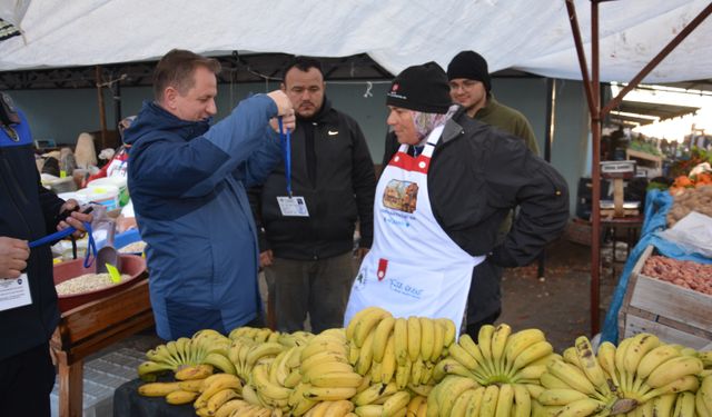 Pazar Esnafına Önlük Ve Kimlik Kartı Dağıtıldı