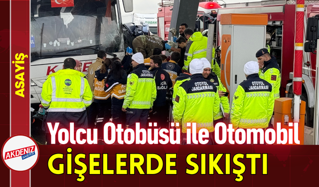 Yolcu Otobüsü ile Otomobil Gişelerde Sıkıştı!