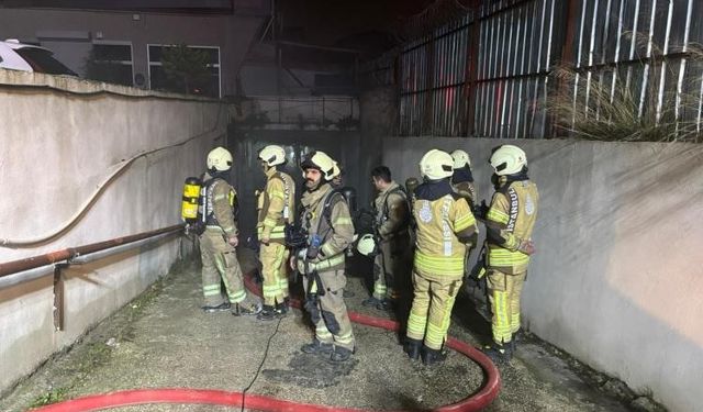 Avcılar’da bodrum kattaki tekstil deposunda yangın