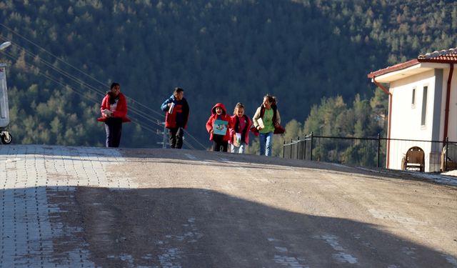 Köy Evini Kütüphaneye Çevirdi: Okumayan Çocuk Kalmasın