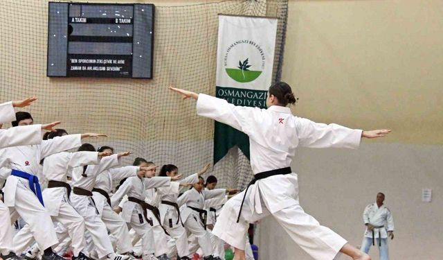 Osmangazi’de Karate Coşkusu: 300 Sporcu Kuşak Atladı