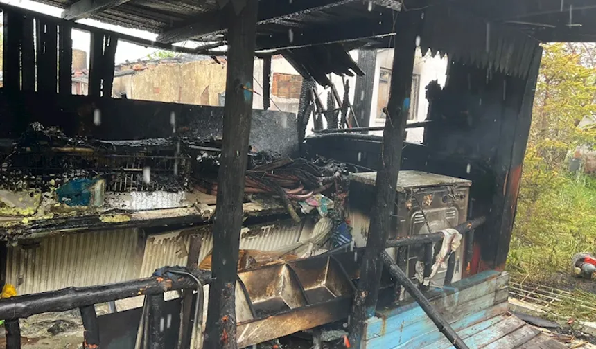 Yangın ev ve otomobillere sıçradı maddi hasar oluştu