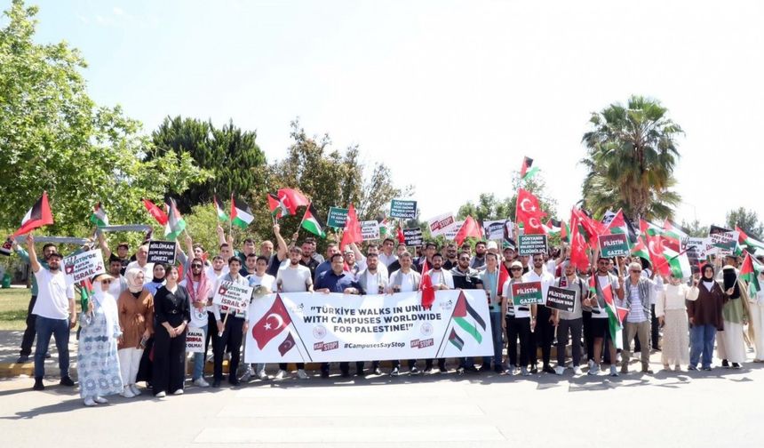 Öğrenciler, İsrail saldırılarını protesto etti