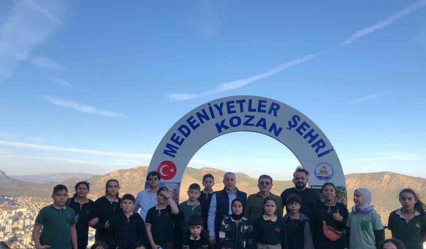 Depremzede öğrenciler kendilerine sahip çıkan emekli polisi unutmadı