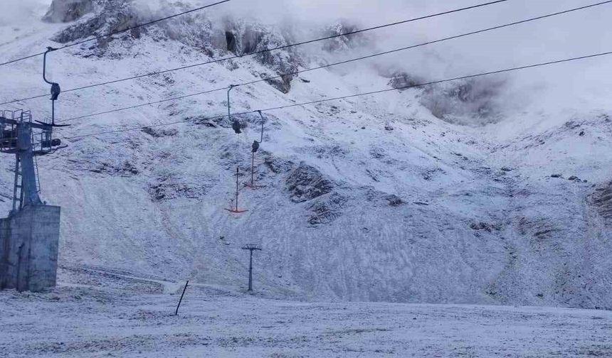 Sisli Davraz Zirvesi'nde Beyaz Örtü Görsel Şölen Sunuyor