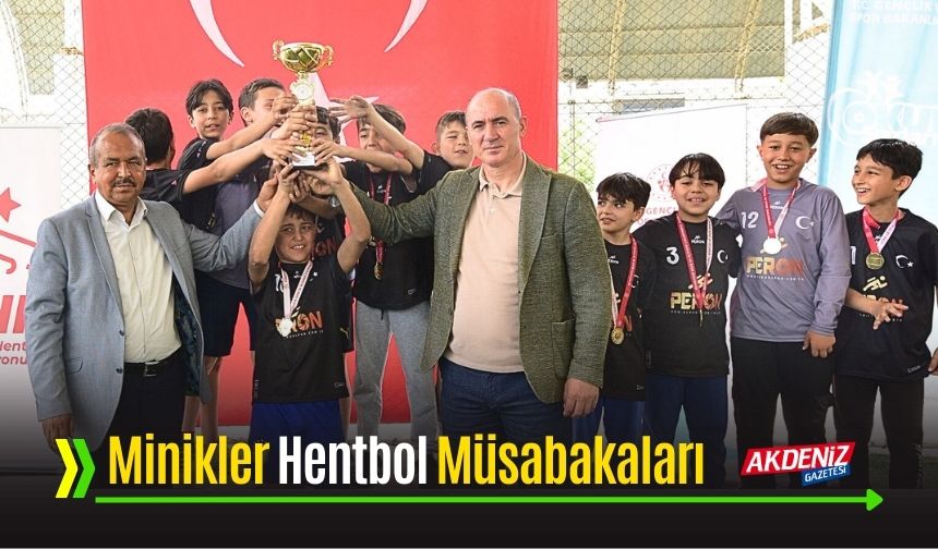Minikler hentbol müsabakalarına 13 okul takımı katıldı