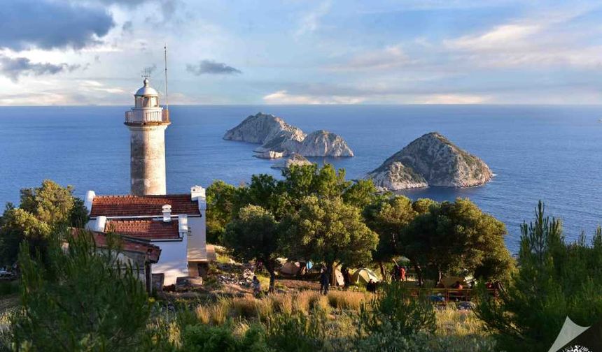 Antalya'da Gençler Gelidonya Feneri'ne Yürüdü