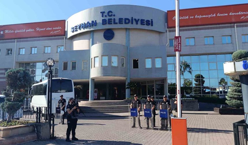 Adana Seyhan ve Ceyhan belediyelerine operasyon
