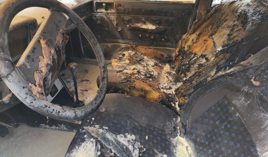Adana Yüreğir’de Park Halindeki Araçta Yangın Paniği
