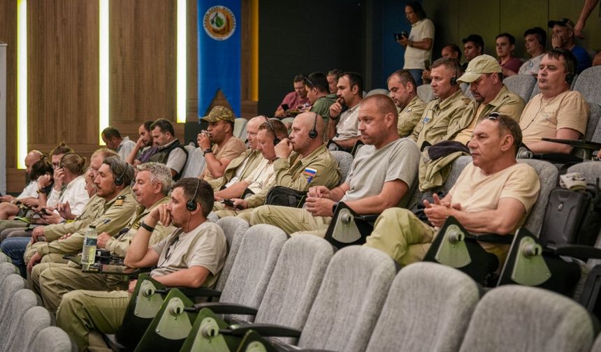 Adana'da orman yangınlarında görev alan pilotlar ve mürettebata eğitim verildi