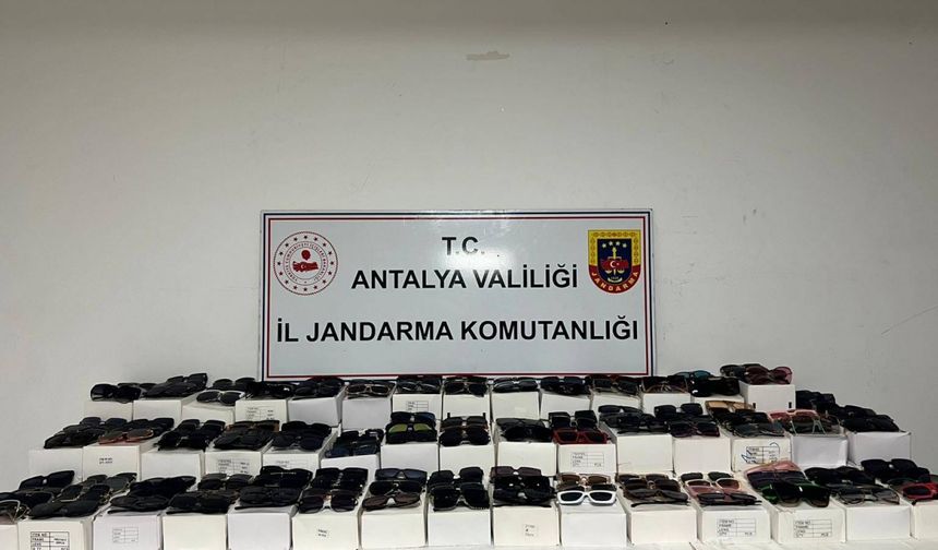 Antalya'da Sahte Güneş Gözlüğü Operasyonu: Bin 500 Adet Ele Geçirildi