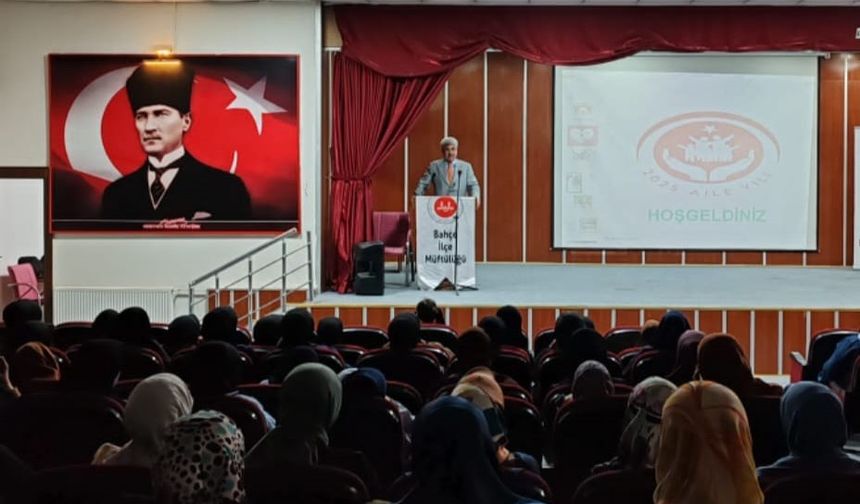 Bahçe'de Aile Konferansı Düzenlendi