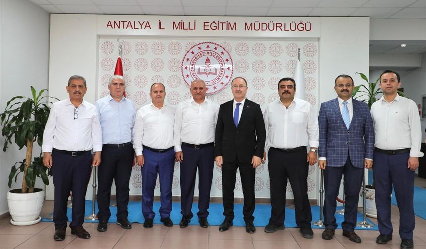 Eğitim-Bir-Sen Antalya Şubesinden İl Milli Eğitim Müdürü Eriş'e ziyaret