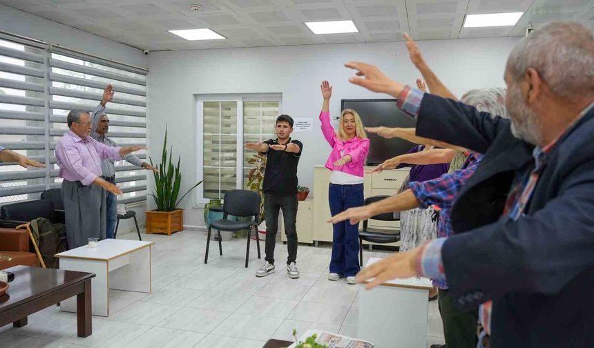 Emekliler “Sağlık İçin Hareket Et Günü”nde Hem Egzersiz Yaptı Hem Bilgilendi