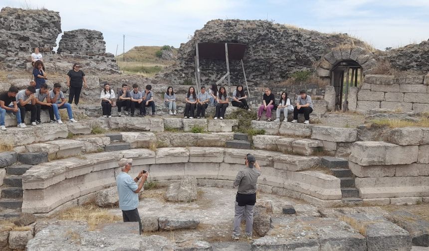 Hataylı Öğrenciler Epiphaneia Antik Kenti'ni Keşfetti