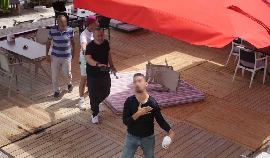 Konyaaltı Sahili’nde Kaçak Yapılara Müdahale