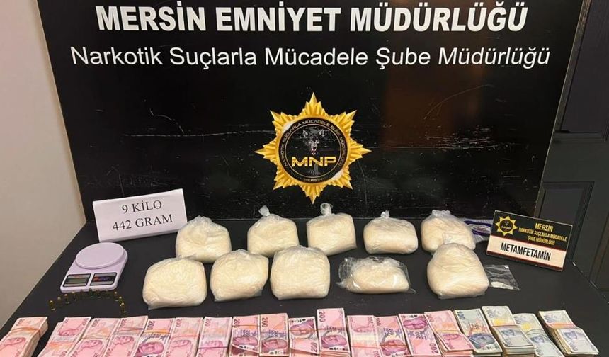 Mersin’de Zehir Operasyonu: Yüklü Miktarda Metamfetamin ve Para Ele Geçirildi