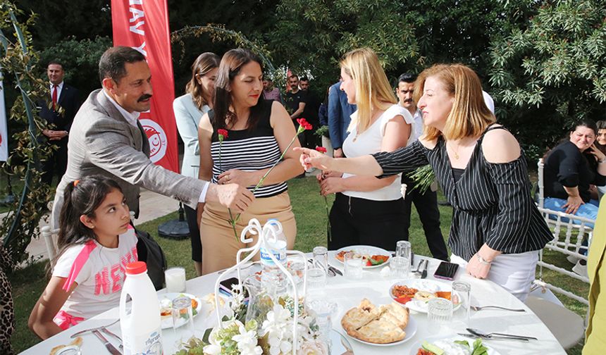 Vali Masatlı, Depremzede Annelerin Yanında Oldu