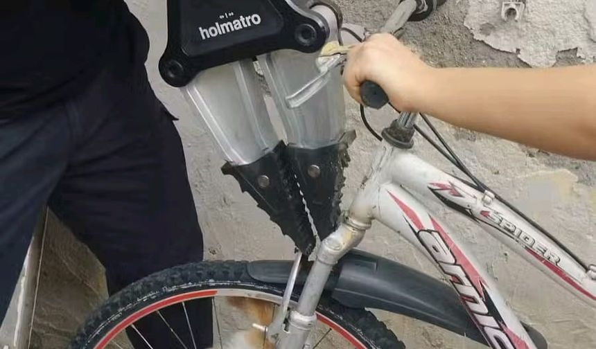 Yavru Kedinin Zor Anlarına İtfaiye Yetişti