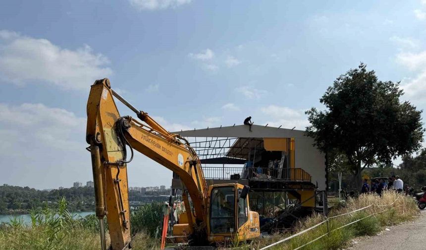 Adana'da İşletme Sahibinden Yıkım Gerginliği