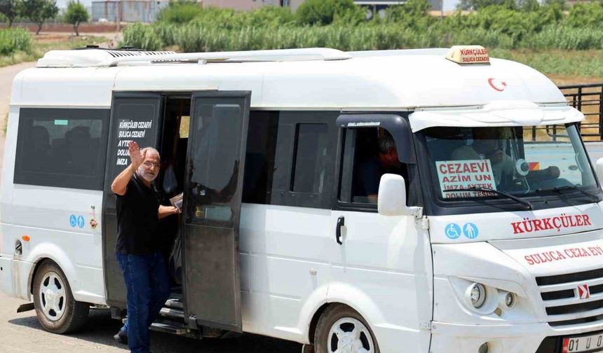 Adana'da Tahliyeler Başladı: Cezaevinden Çıkanlar Yakınlarıyla Hasret Giderdi