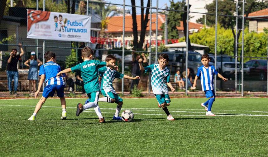 Antalya Büyükşehir’den Miniklere Futbol Akademisi