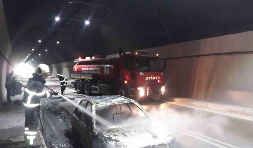 Antalya-Isparta Karayolu'nda Tüneldeki Araç Kül Oldu