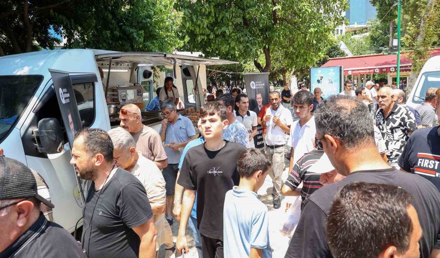 Antalya’da Ferdi Zeyrek İçin Lokma Dağıtımı