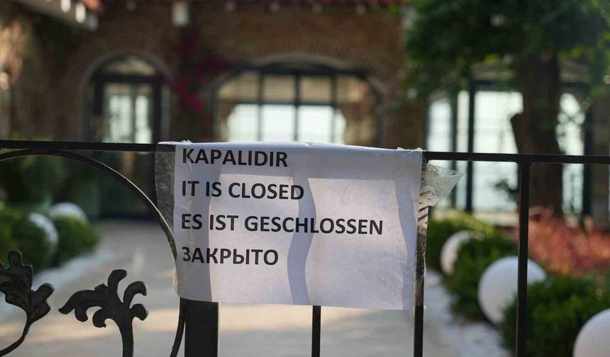 Antalya'nın Tarihi Mermerli Plajı Tadilat Nedeniyle Kapatıldı