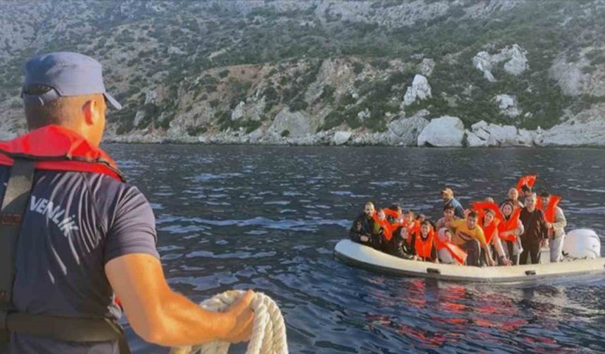 Datça Açıklarında Lastik Bot Arızalandı; Düzensiz Göçmenler Kurtarıldı