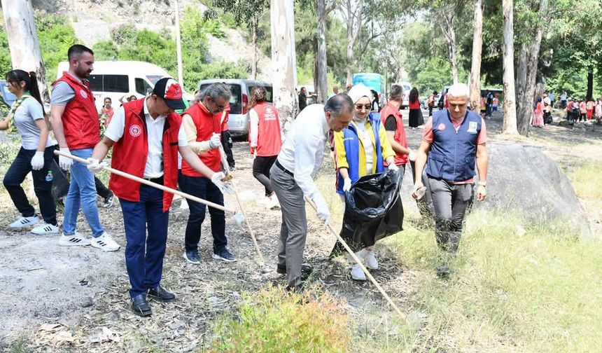 Osmaniye'de Gençler, Temizlik İçin El Ele Verdi