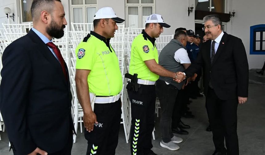 Osmaniye Valisi Yılmaz ve Protokol, Polisle Bayramlaştı