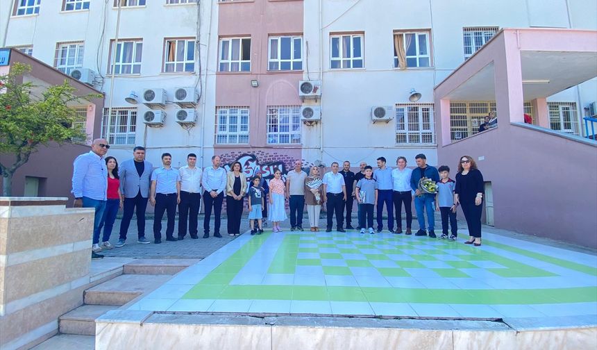 Kozan’da Bursluluk Sınavında Tam Puan Alan Öğrencilere Altın Ödülü