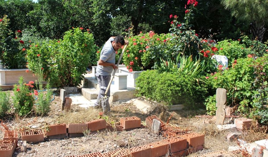 Kurban Bayramı Öncesi Kumluca'da Mezarlıklar Temizlendi