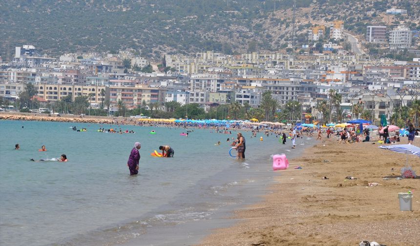 Mersin sahillerinde bayramın son günü hareketlilik yaşanıyor