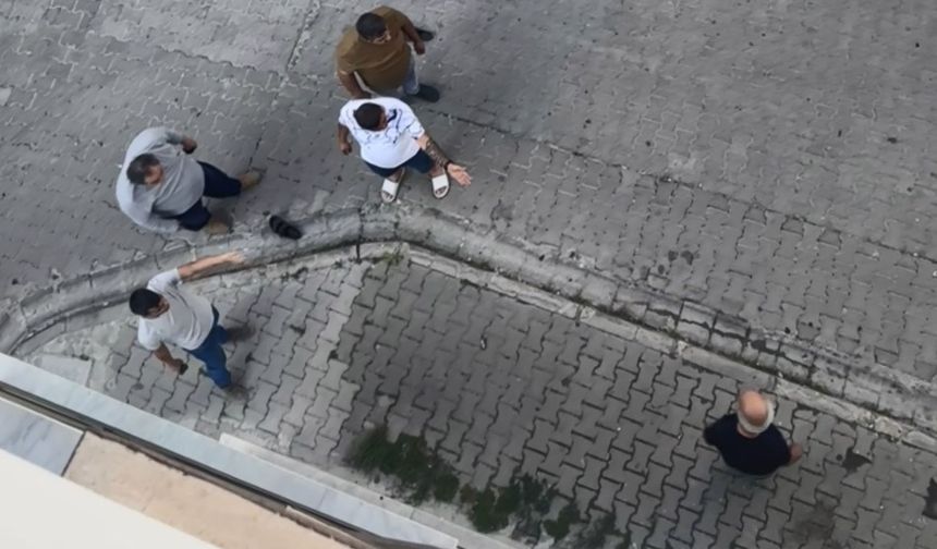 Mersin'de Sokakta Eşini Bıçakla Rehin Aldı