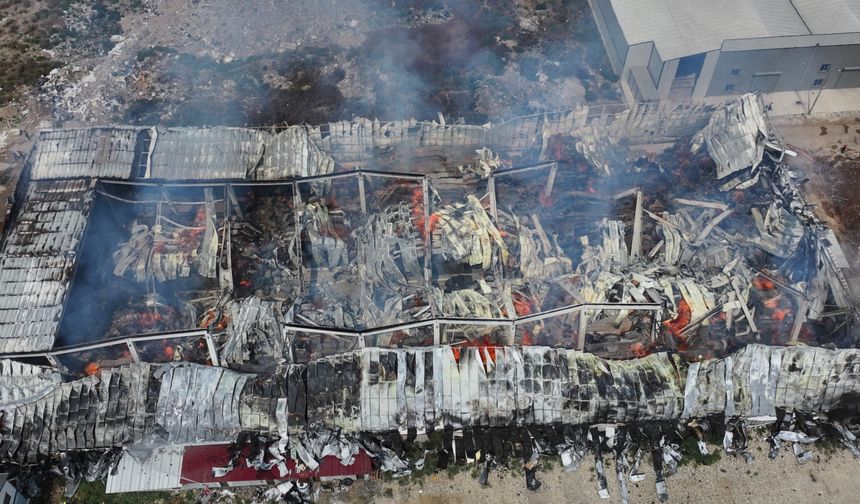 Mersin'deki Pamuk Deposu Yangını Kontrol Altına Alındı