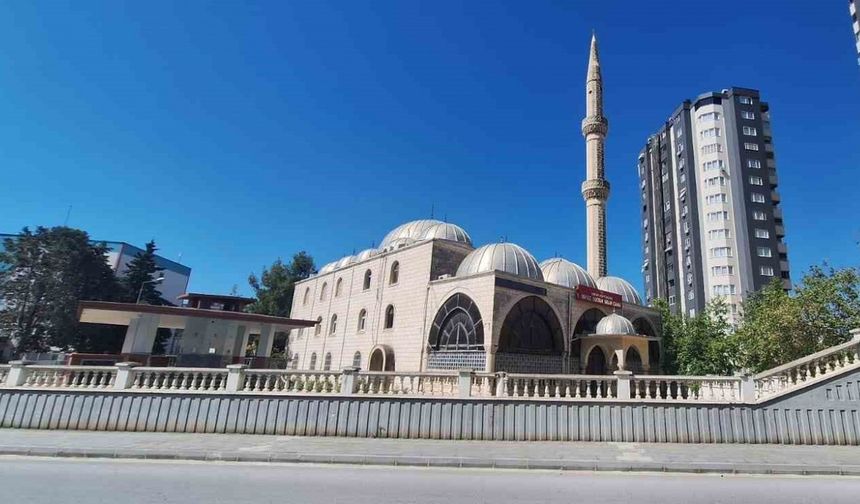 Tarsus'ta Camiden Ses Sistemi ve Elektrik Kablosu Çalındı