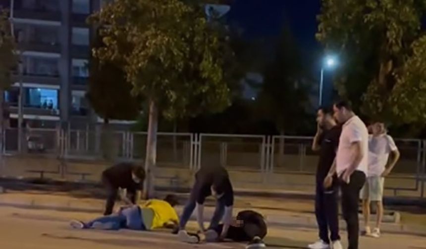 Yolda yürürken silahlı saldırıya uğrayan 2 genç yaralandı