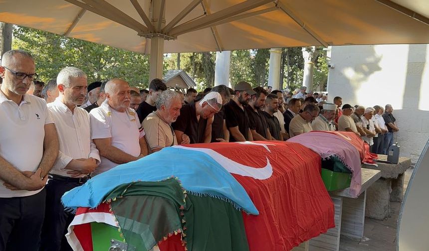 Bekir Tatlı'nın Ailesine Veda: Kazadan Sağ Kalan Polis, Cenazede Ayakta Durmakta Zorlandı
