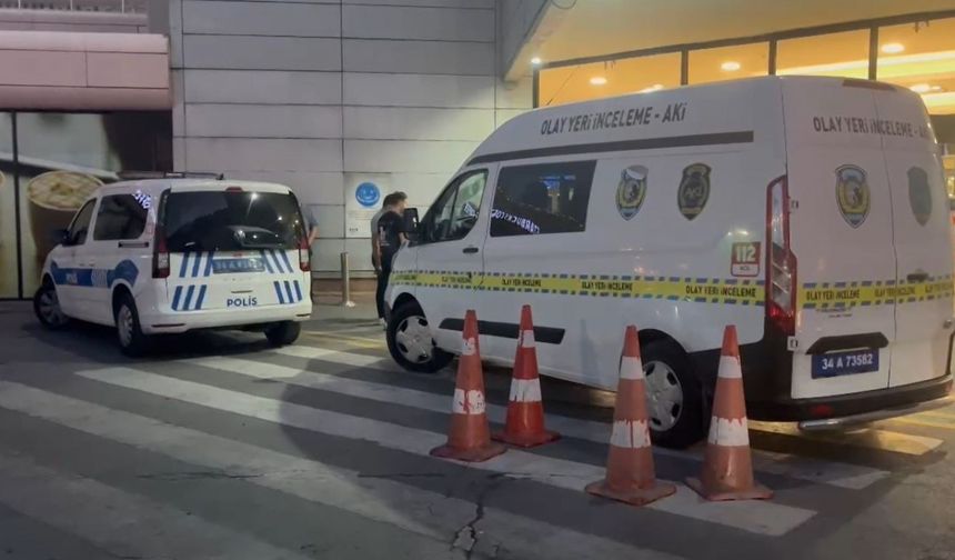 Beylikdüzü AVM'de Asma Tavan Çöktü: 1 Yaralı