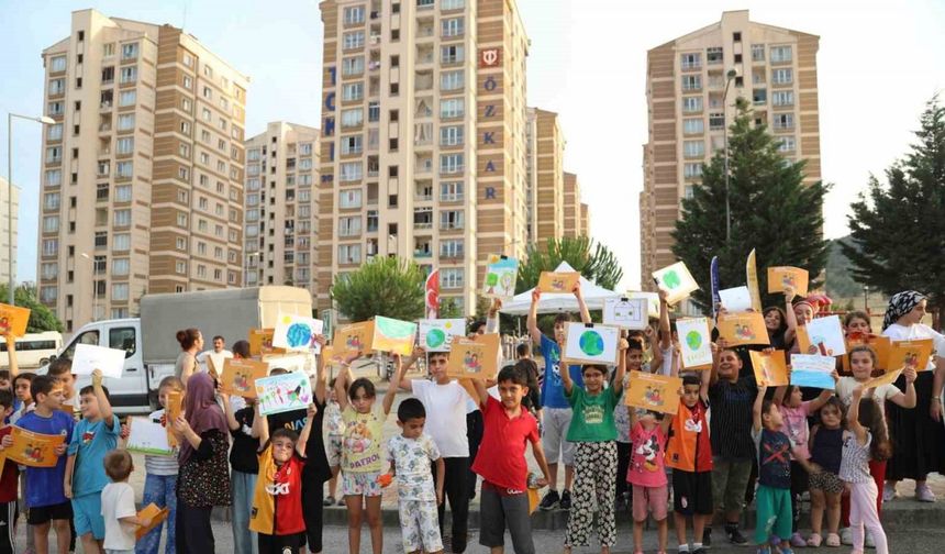 Bursa'da Yangın Sonrası Çocuklara Moral Desteği