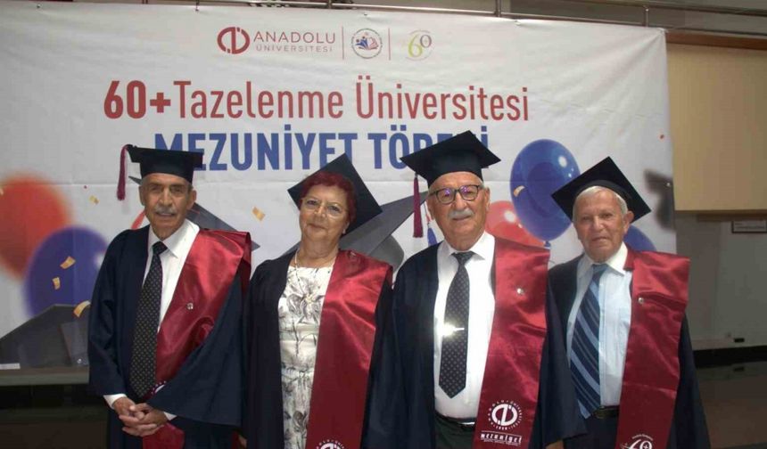 Kıbrıs Gazileri 72 Yaşında Üniversite Kep Attılar
