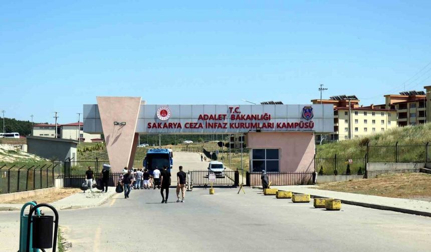 Sakarya’da cezaevinde 2 mahkum canına kıydı